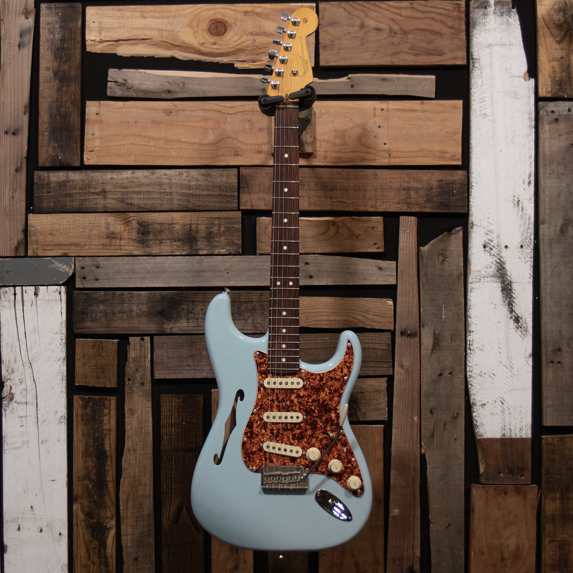 Fender Limited Edition American Professional II Stratocaster Thinline - Daphne Blue