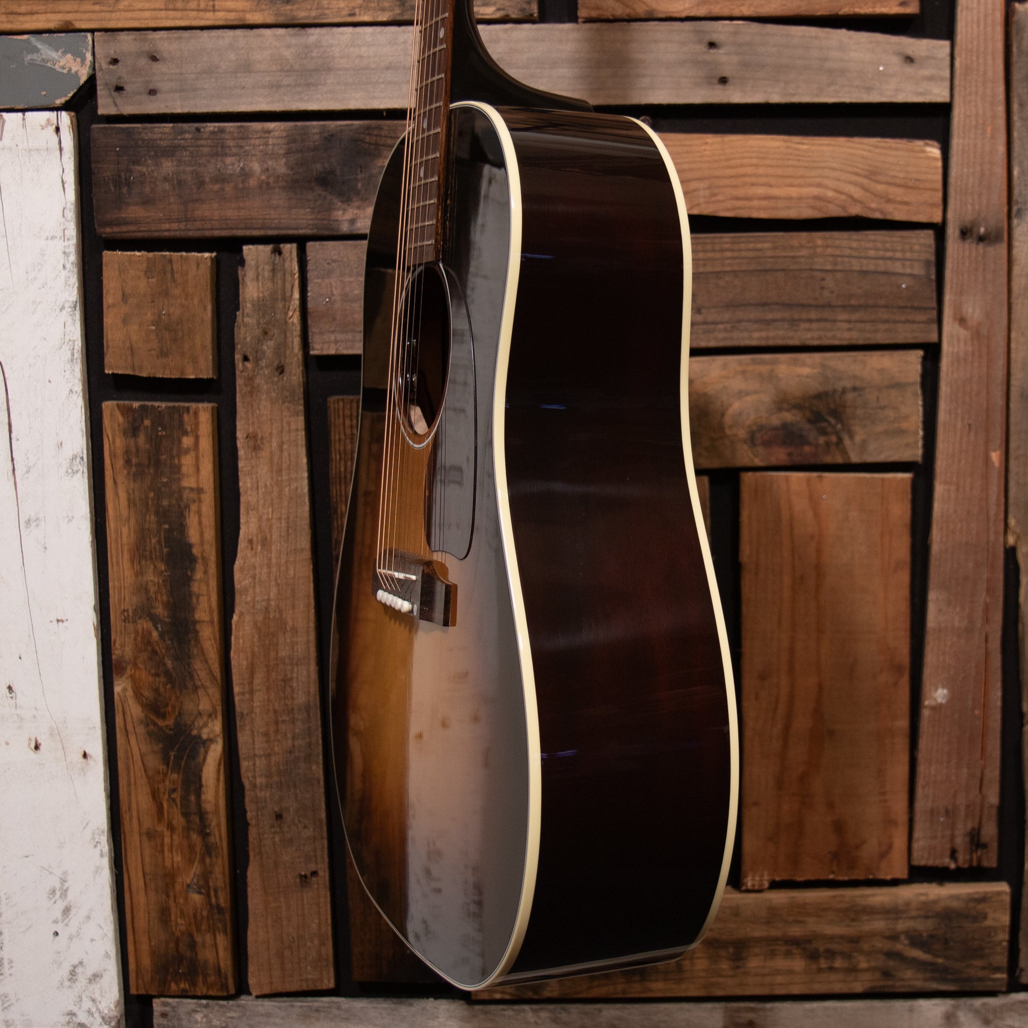 Gibson J-45 Standard (B-Stock)