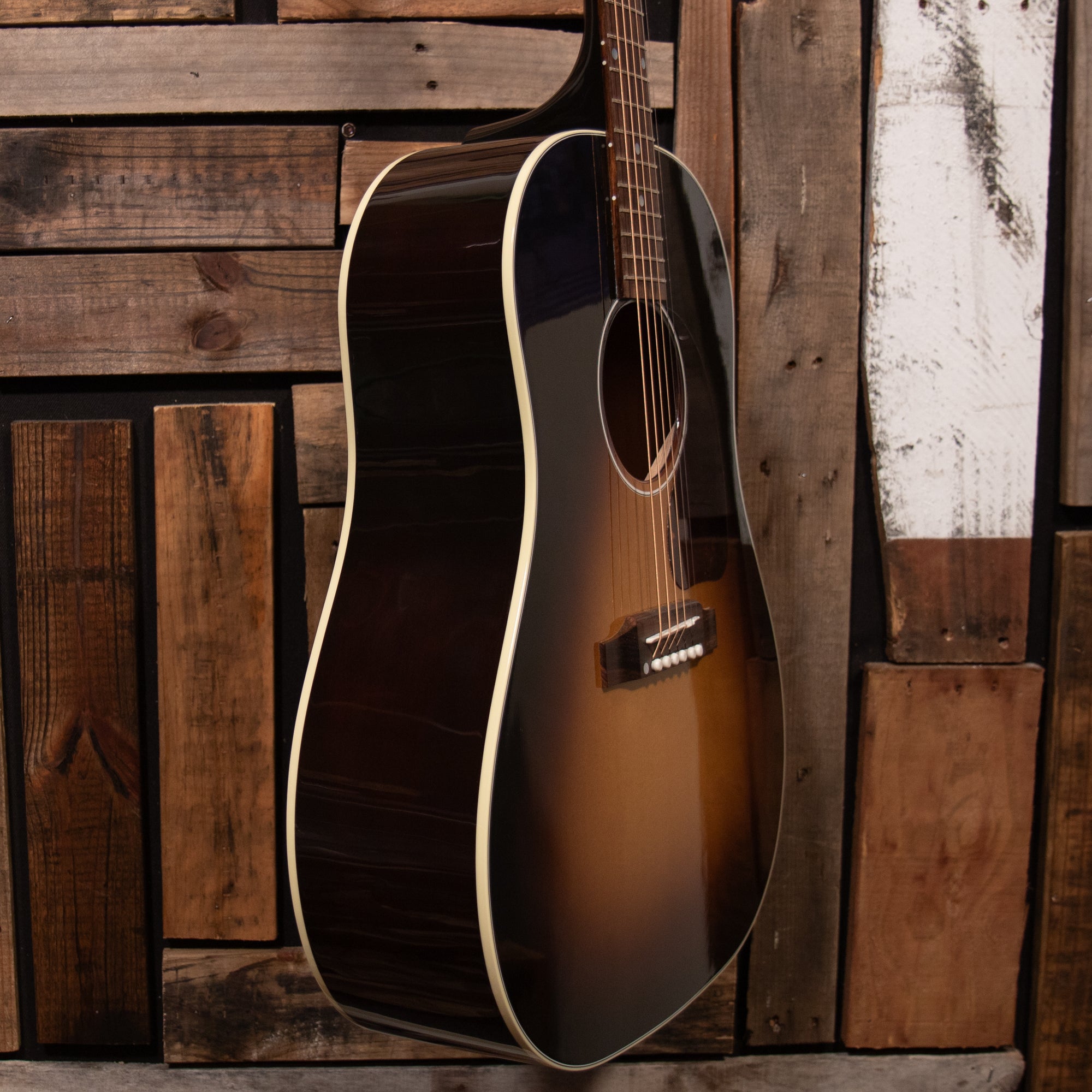 Gibson J-45 Standard (B-Stock)