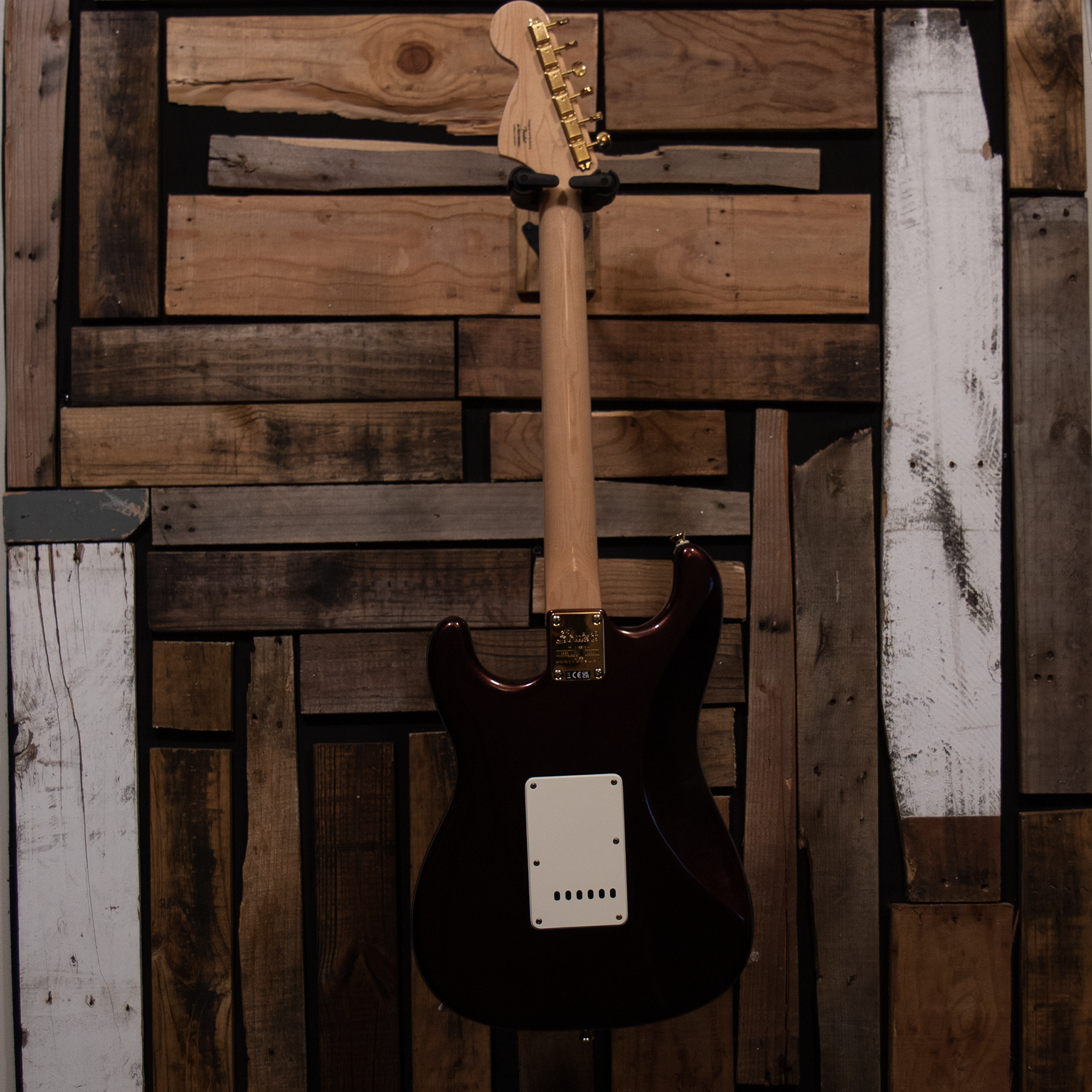 Squier 40th Anniversary Stratocaster Gold Edition - Ruby Red Metallic