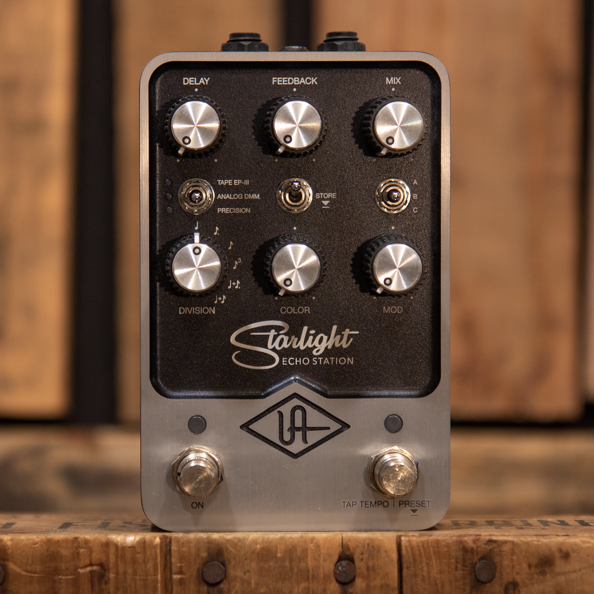 Universal Audio Starlight Echo Station Delay Pedal Universal Audio Starlight Echo Station Delay Pedal