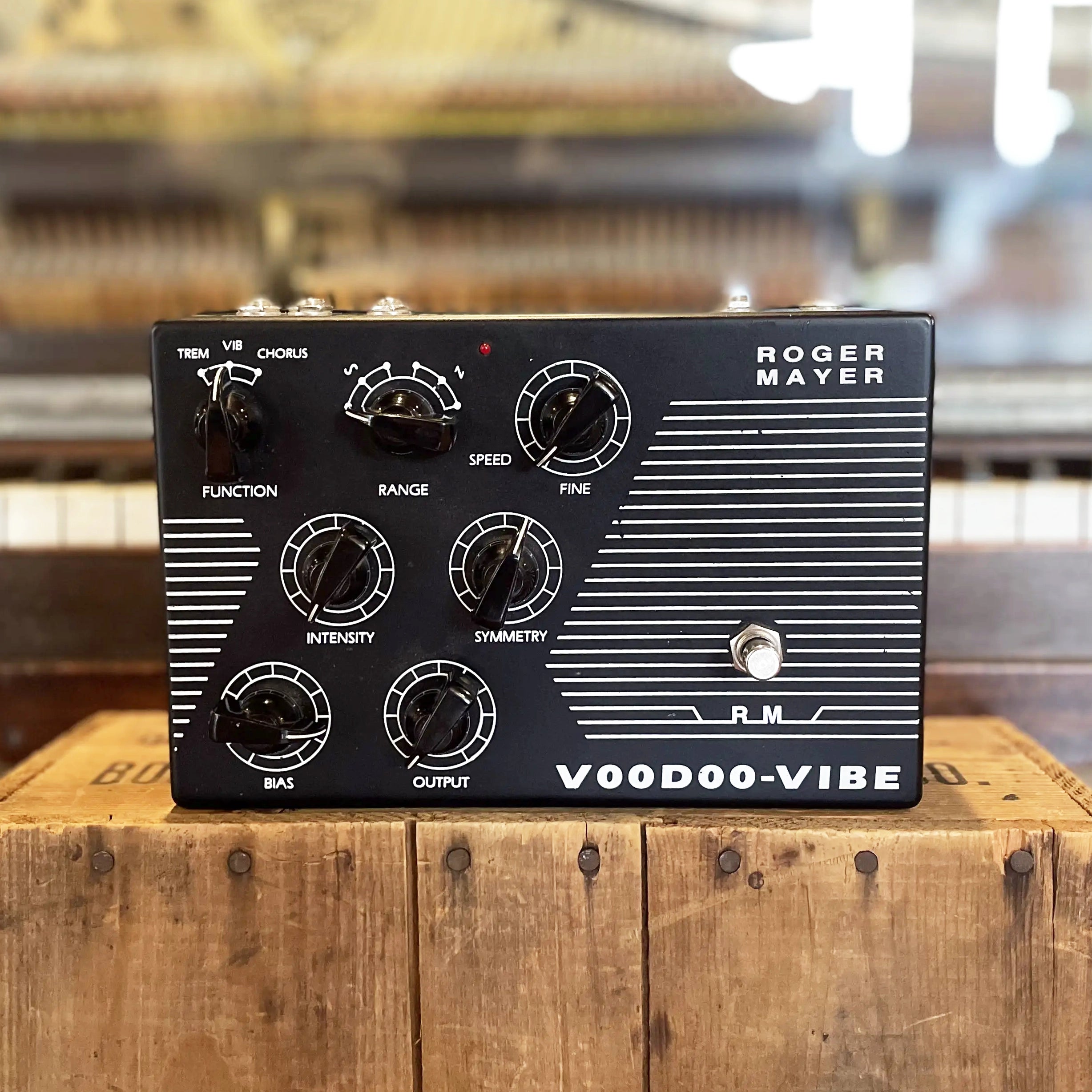 Roger Mayer Voodoo-Vibe Tremolo/Vibrato/Chorus Pedal Roger Mayer Voodoo-Vibe Tremolo/Vibrato/Chorus Pedal