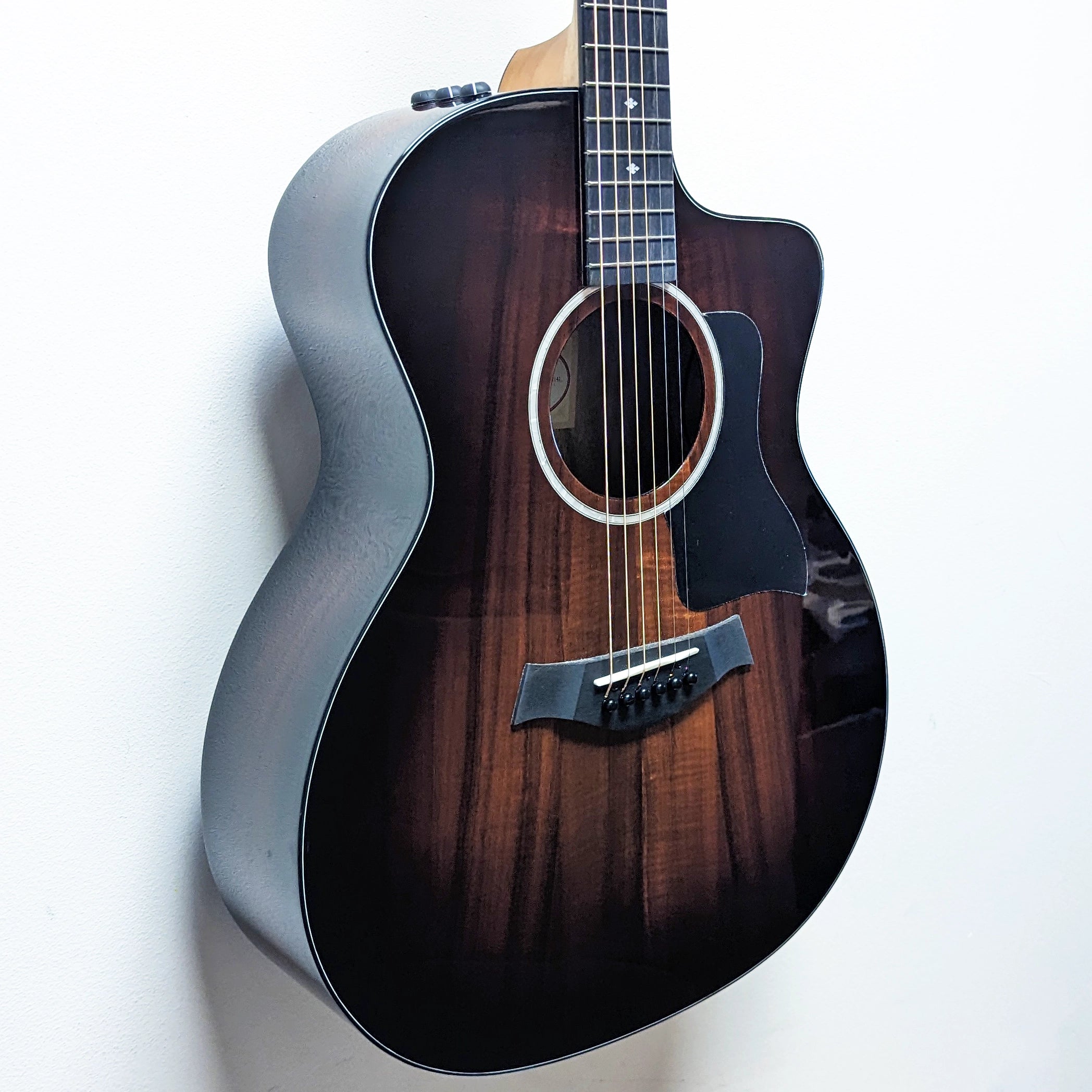 Taylor 224ce Koa Deluxe Acoustic-Electric Guitar w/OHSC *B-stock*