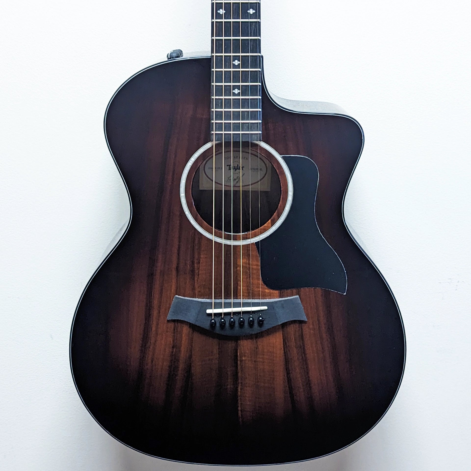 Taylor 224ce Koa Deluxe Acoustic-Electric Guitar w/OHSC *B-stock*