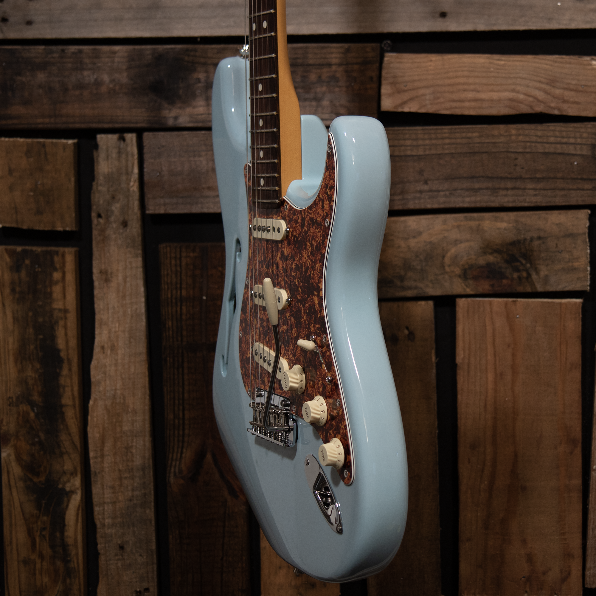 Fender Limited Edition American Professional II Stratocaster Thinline - Daphne Blue