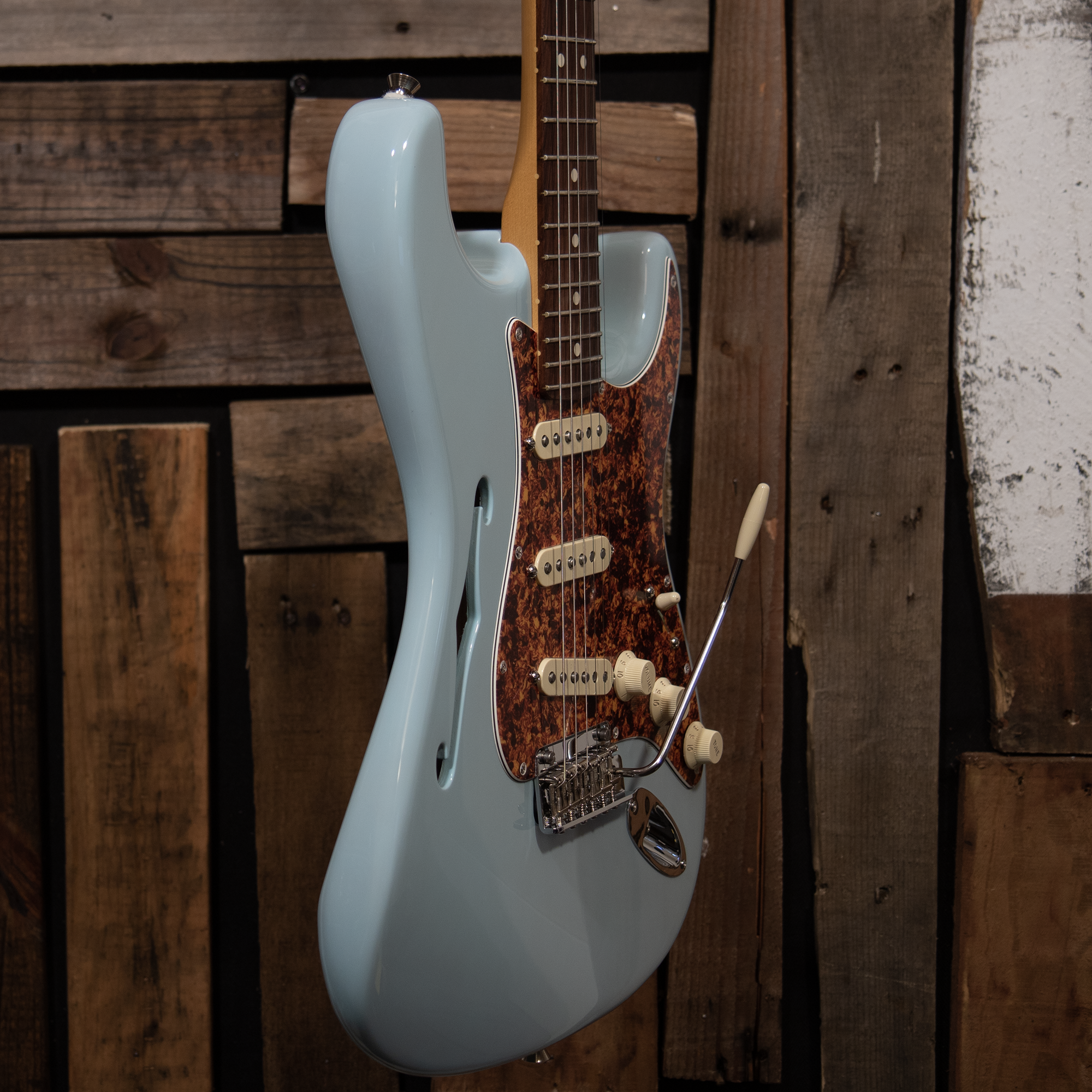 Fender Limited Edition American Professional II Stratocaster Thinline - Daphne Blue