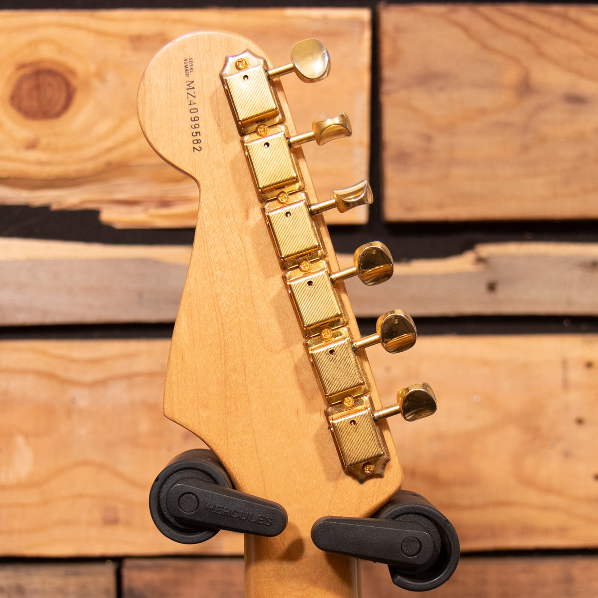 Fender Deluxe Players Stratocaster - Sapphire Blue Transparent