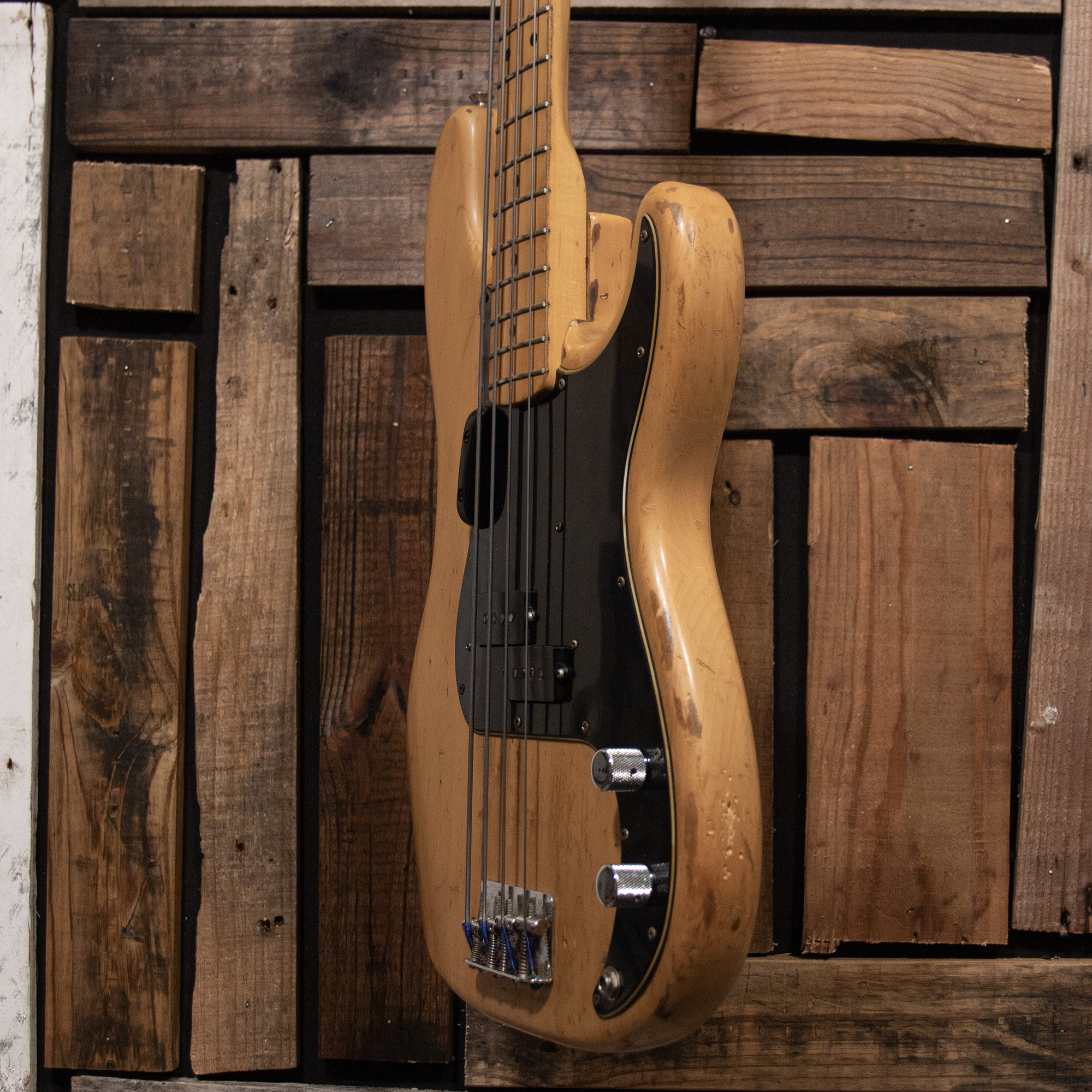 1975 Fender Precision Bass - Natural