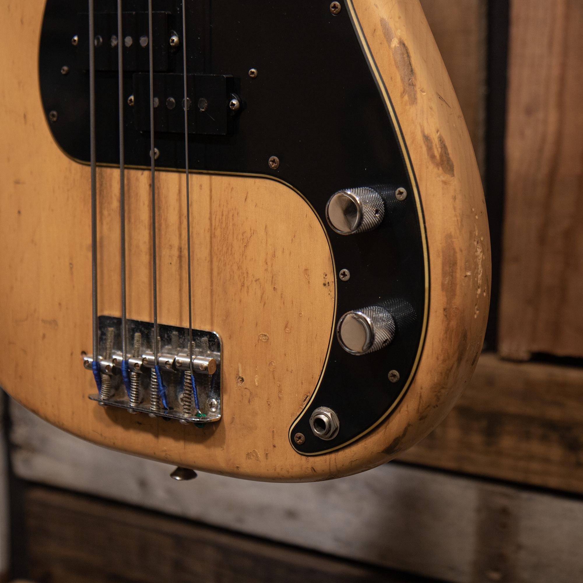 1975 Fender Precision Bass - Natural