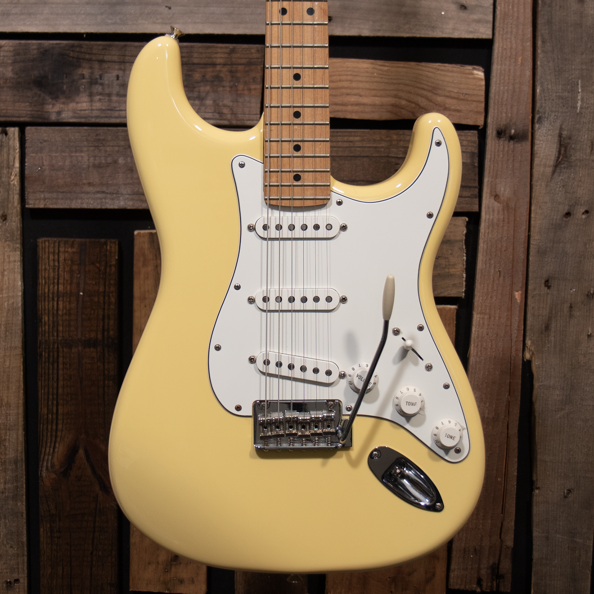 2020 Fender Player Stratocaster - Buttercream