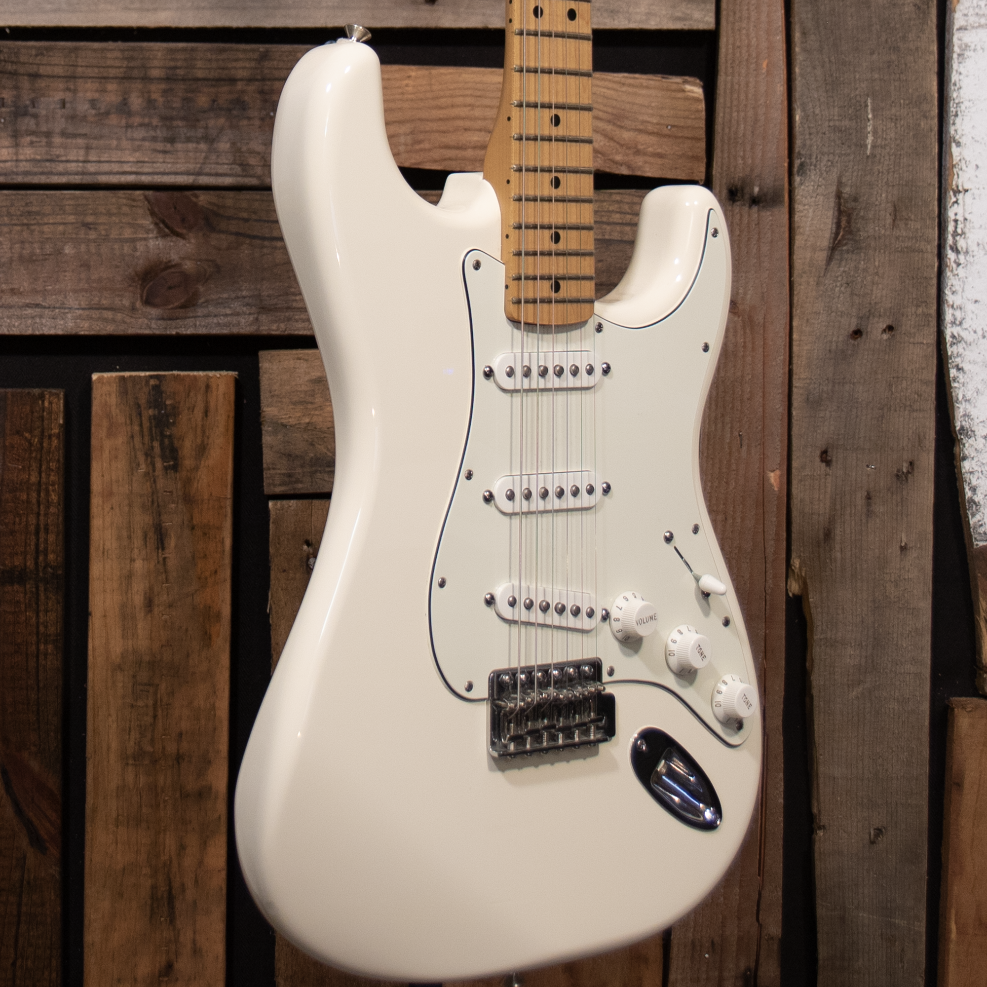 2012 Fender Mexican Standard Stratocaster - Arctic White