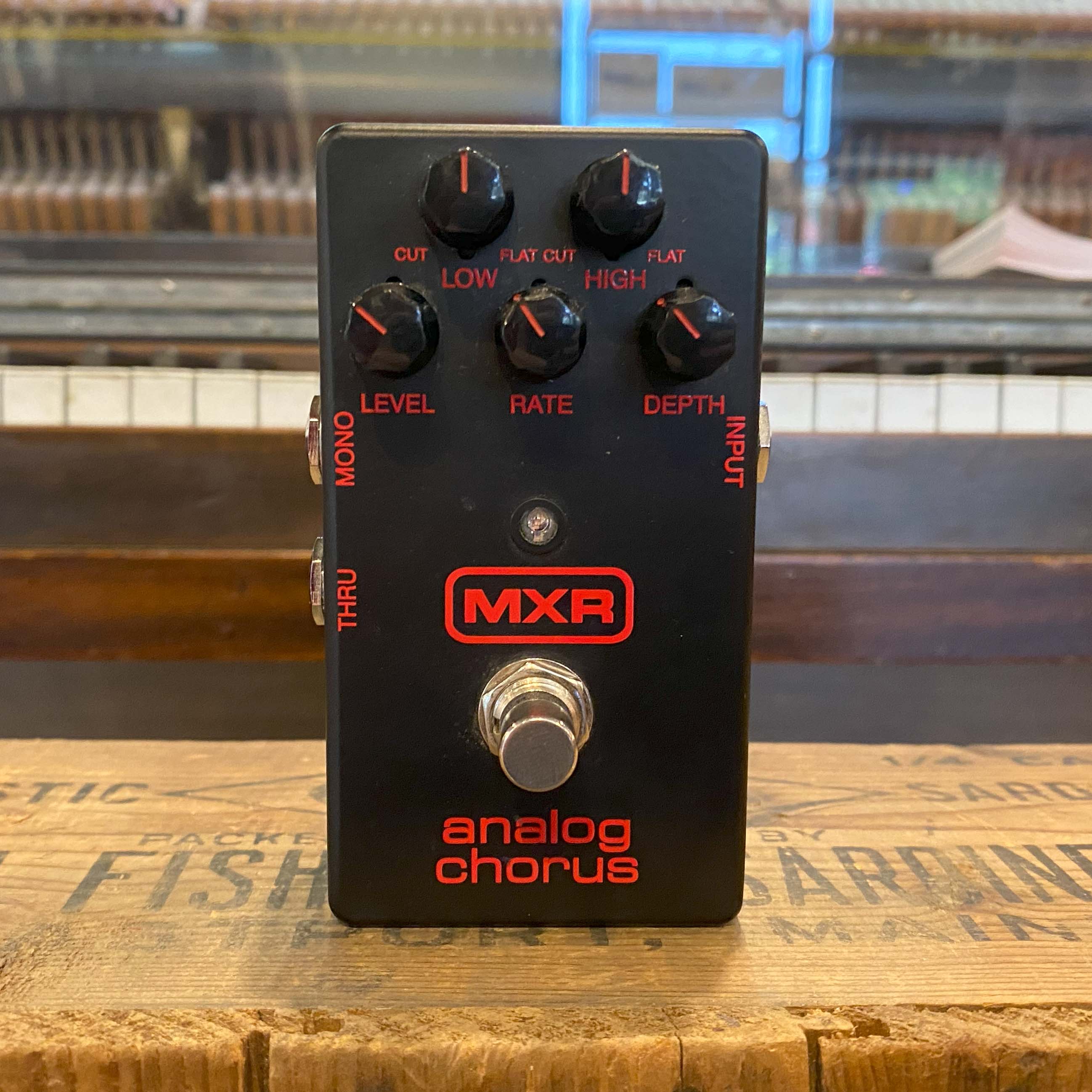 Used MXR Analog Chorus Limited Black/Red Finish