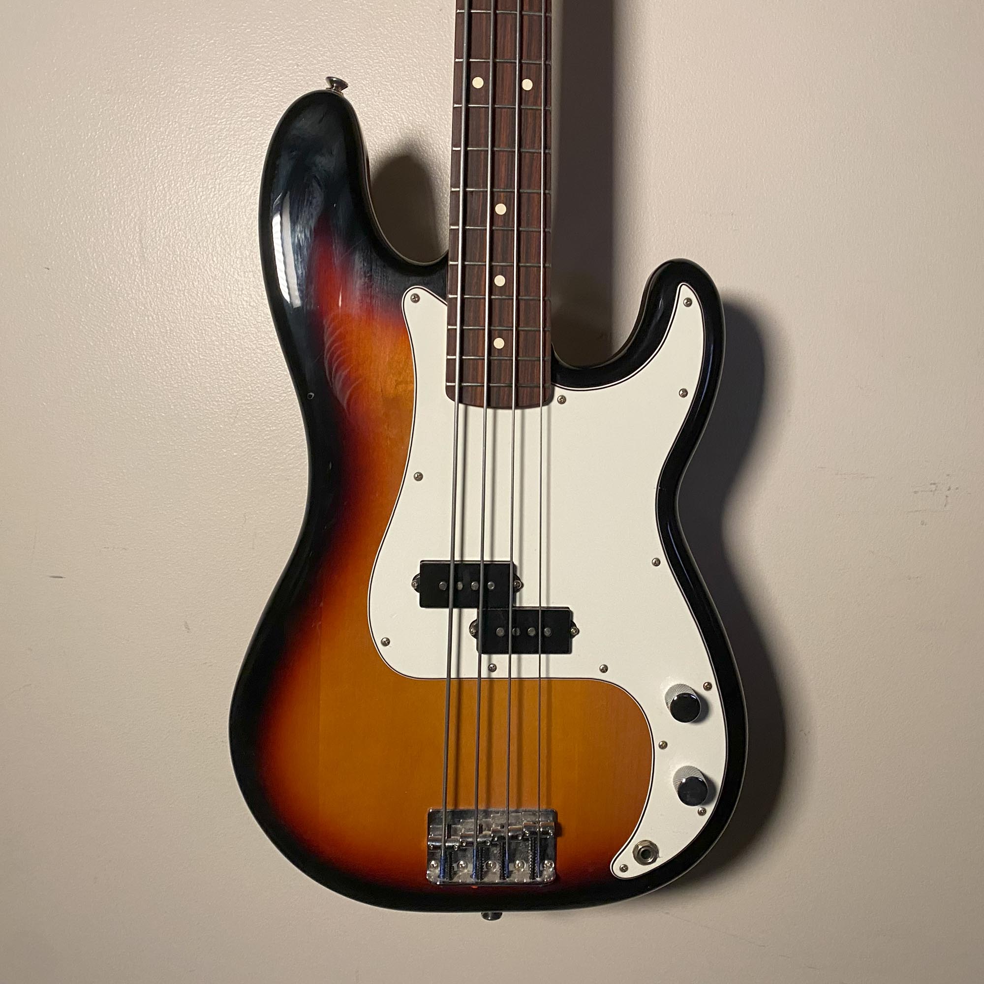 Fender Standard P Bass 2017 w/ HSC - Sunburst