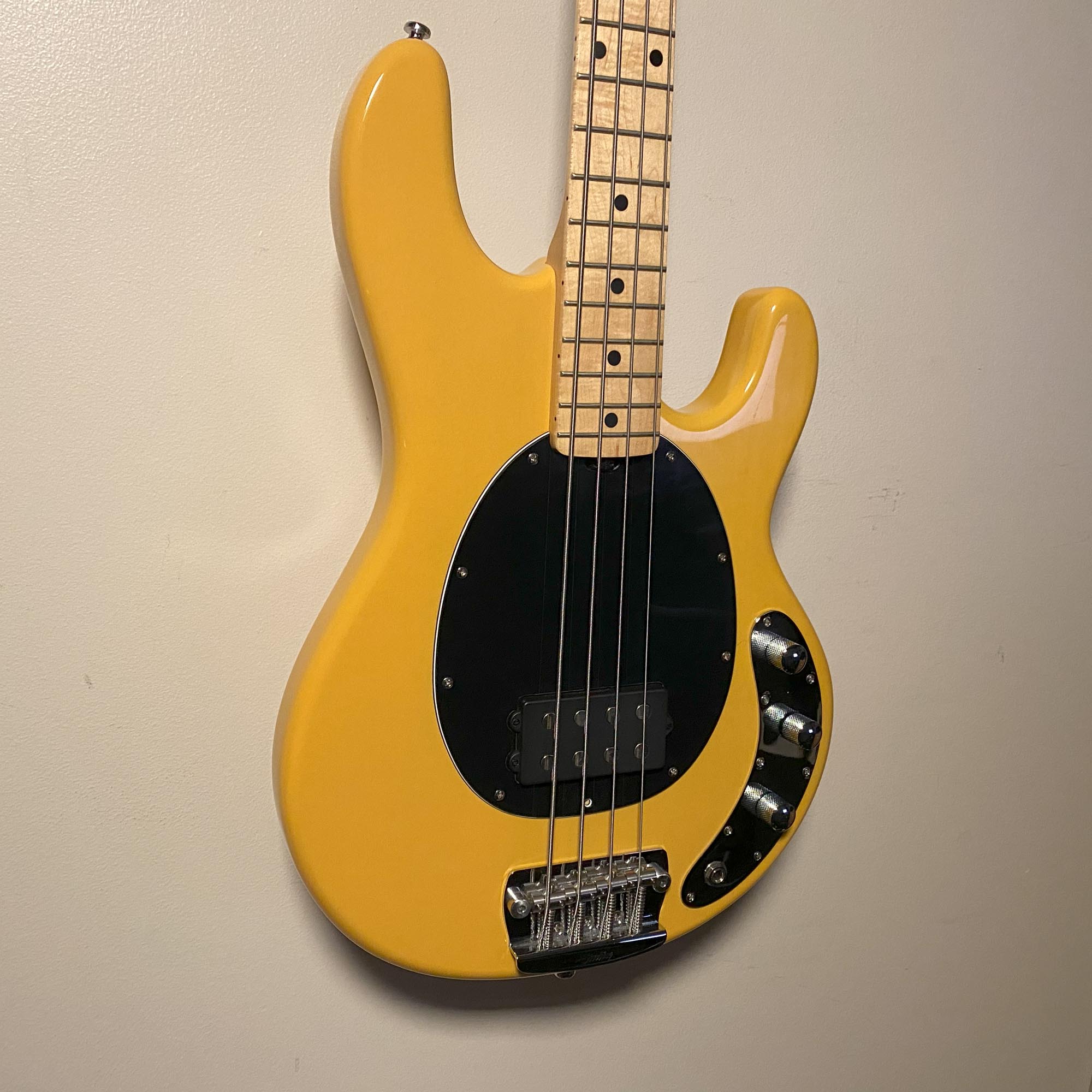 Sterling StingRay Classic Ray24CA - Butterscotch