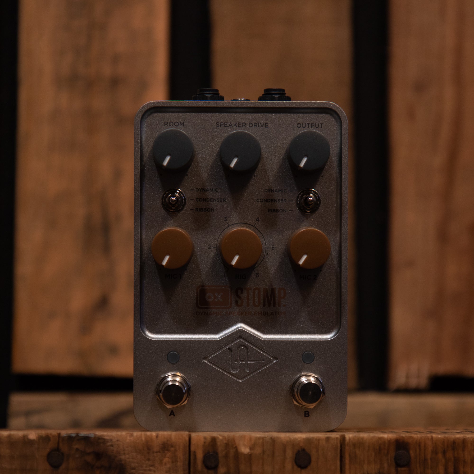 Universal Audio OX Stomp Dynamic Speaker Emulator