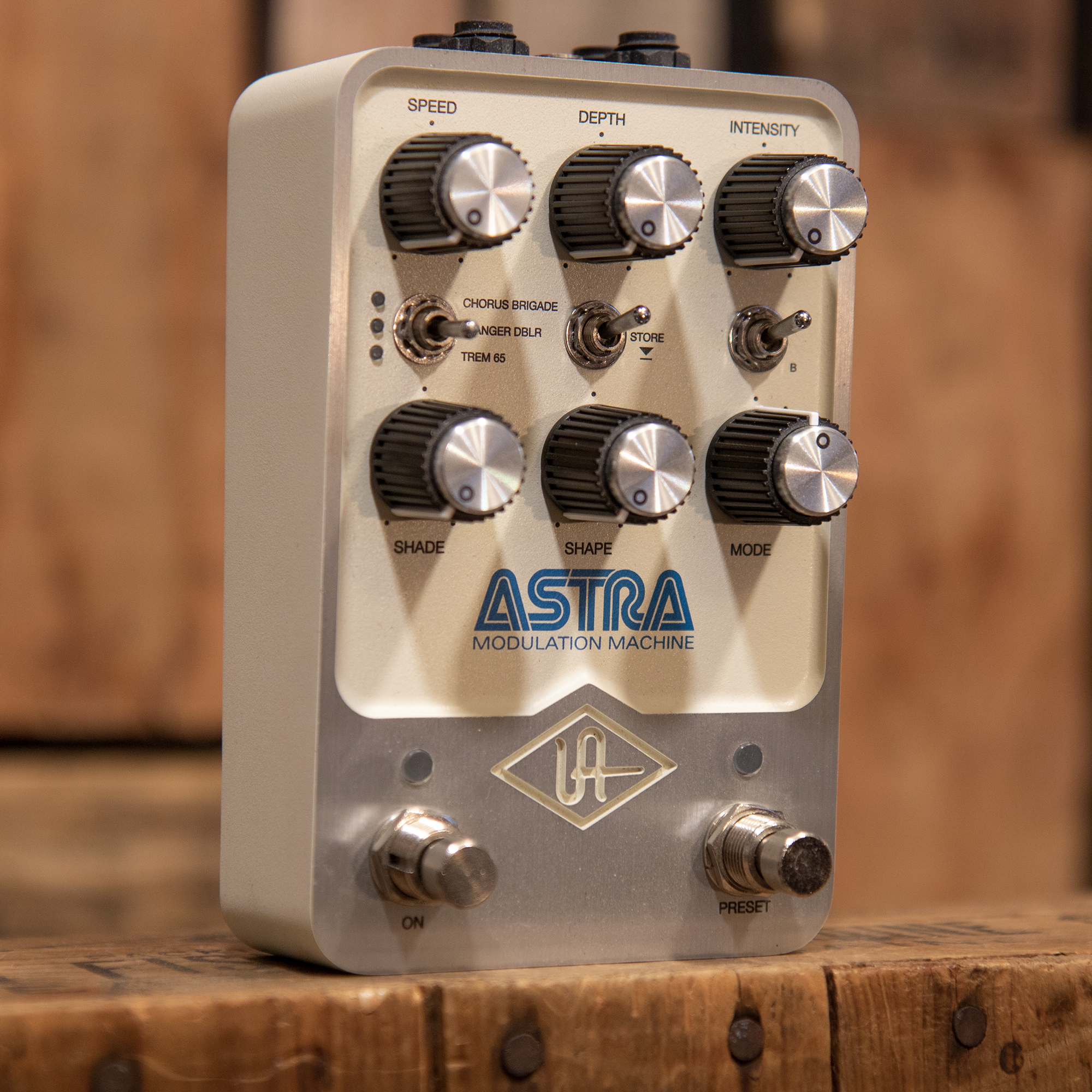 Universal Audio Astra Modulation Machine Pedal