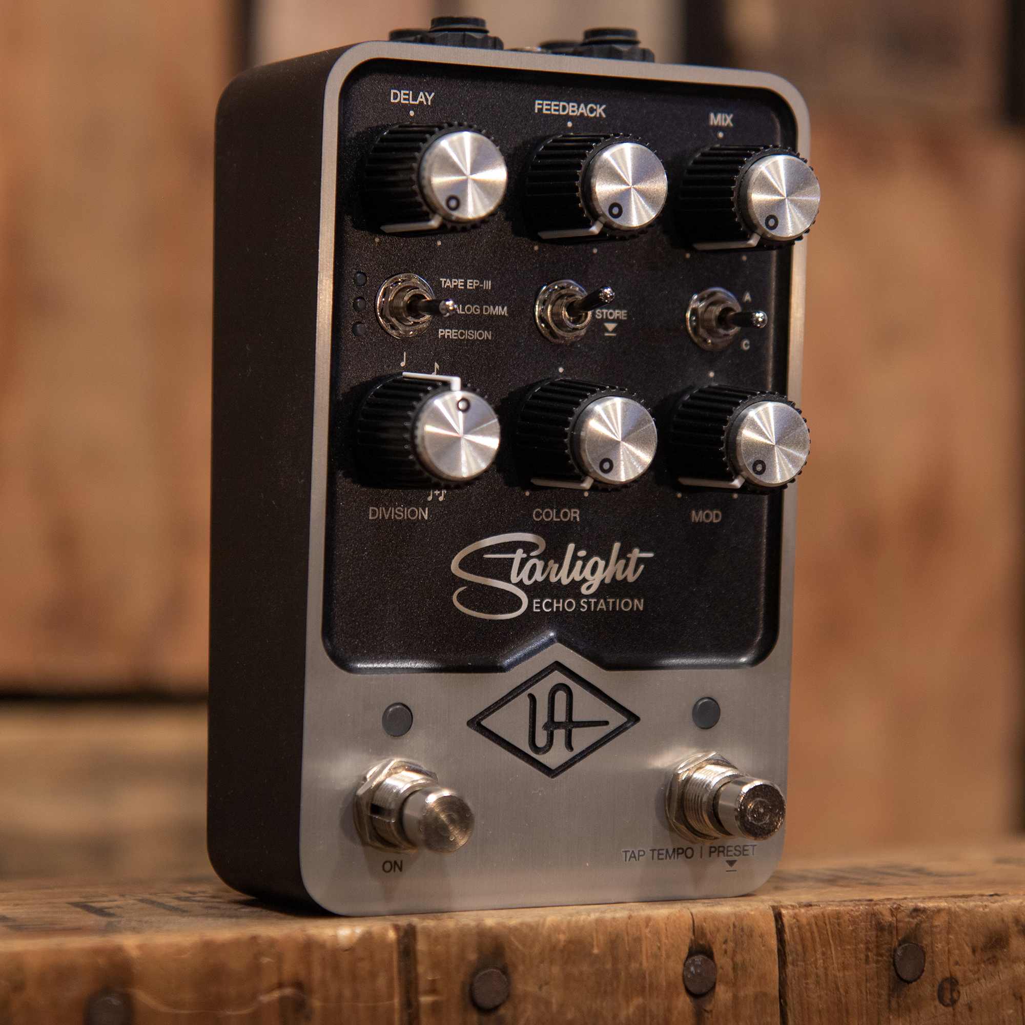 Universal Audio Starlight Echo Station Delay Pedal