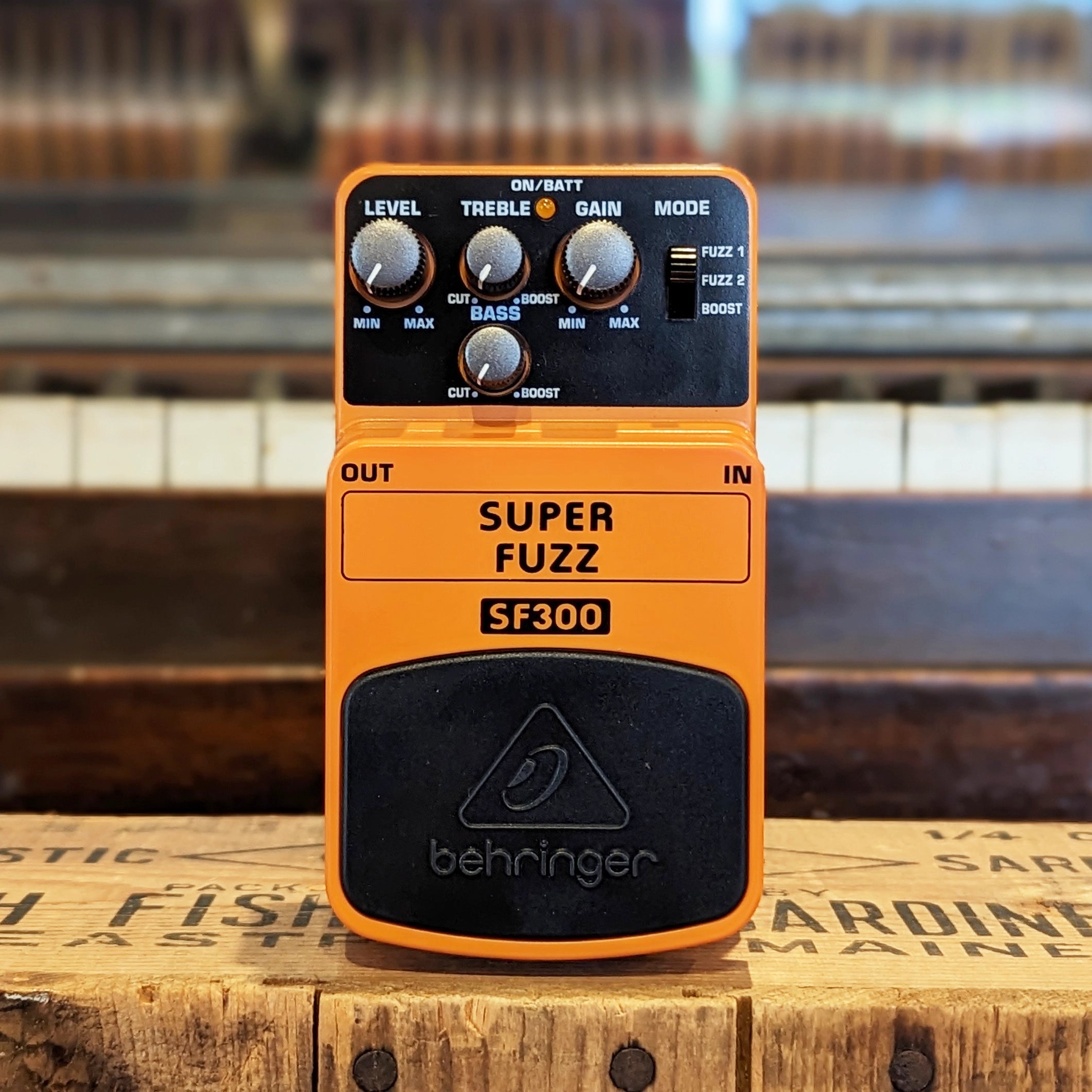 Behringer SF300 Super Fuzz Pedal w/Box