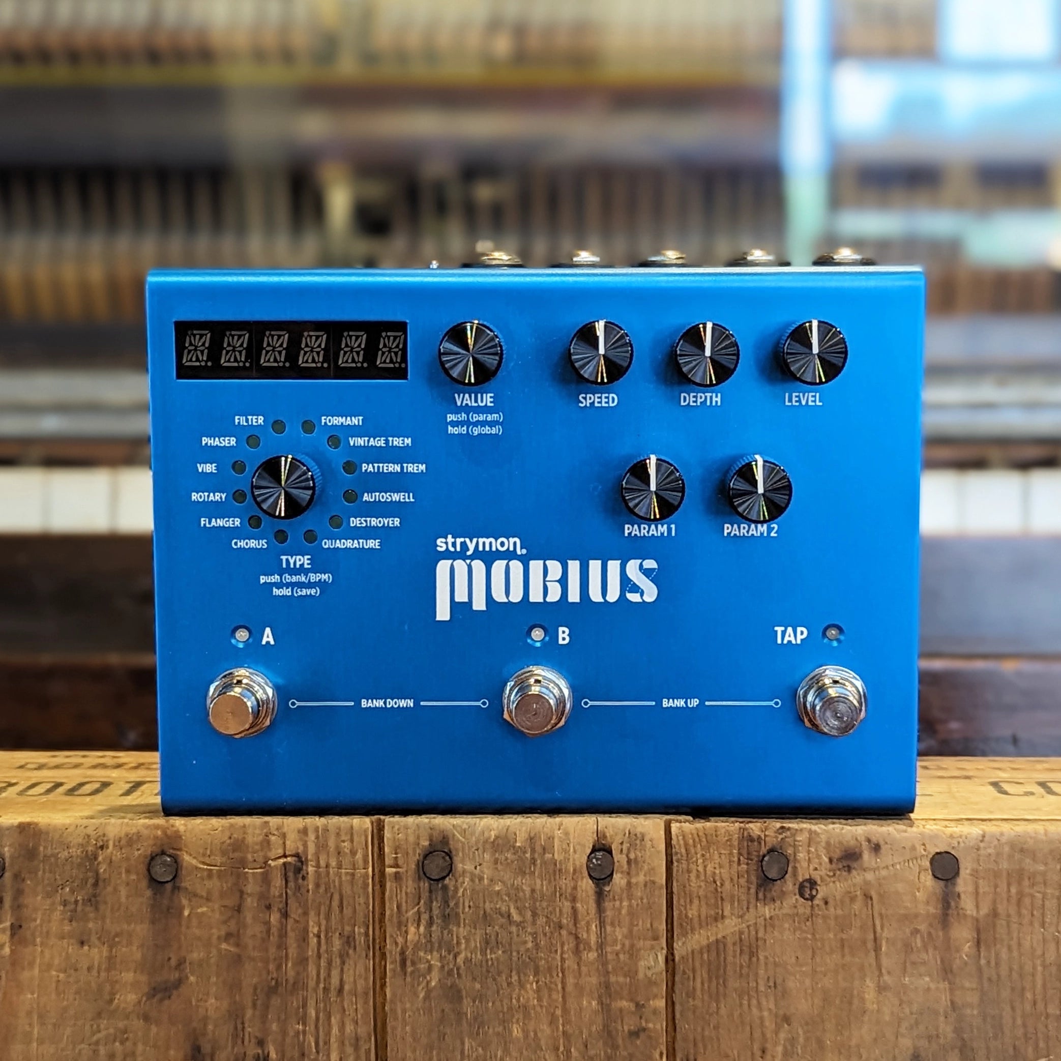 Strymon Mobius Multidimensional Modulation Pedal w/ Box