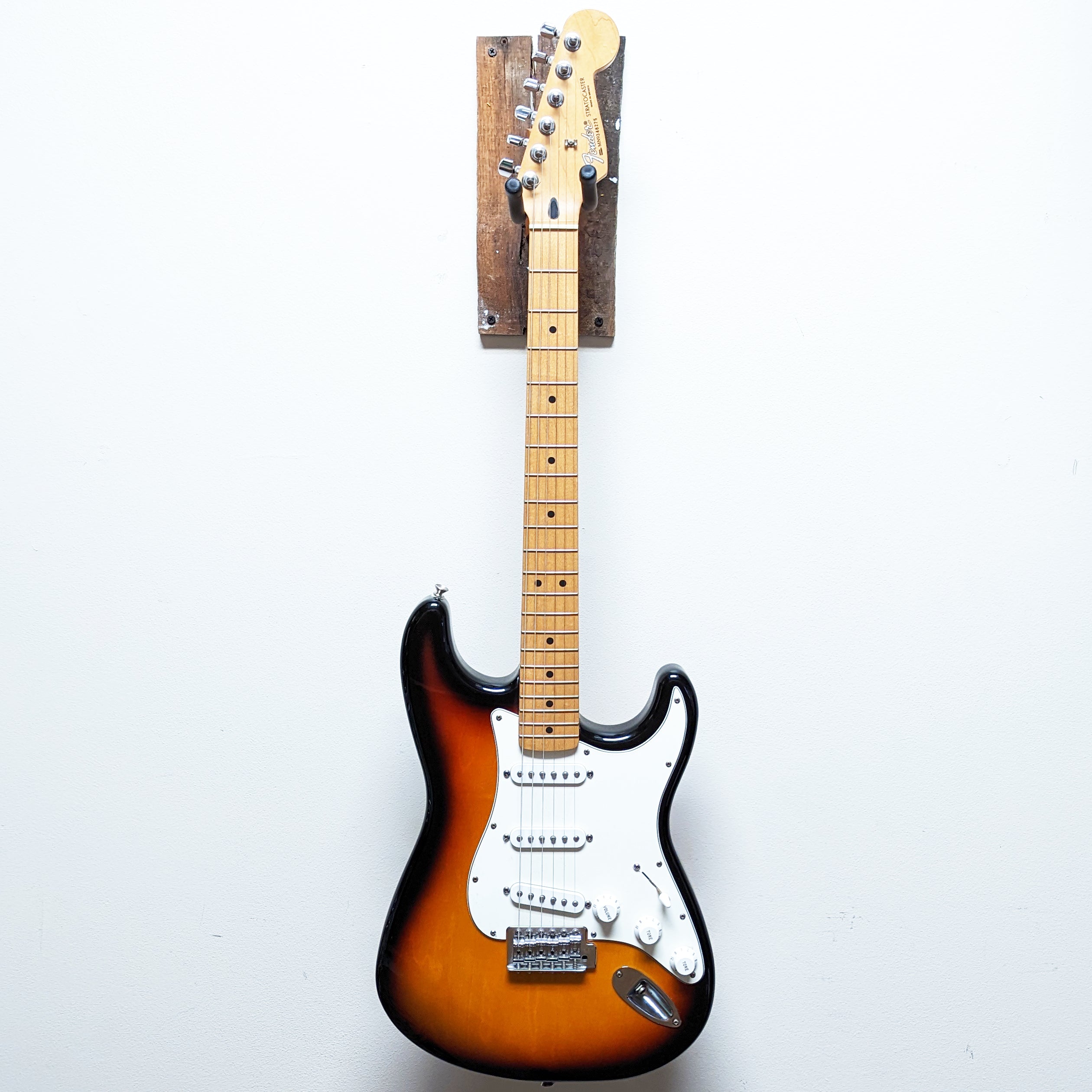 Fender Standard Stratocaster Electric Guitar 3-Color Sunburst 1999