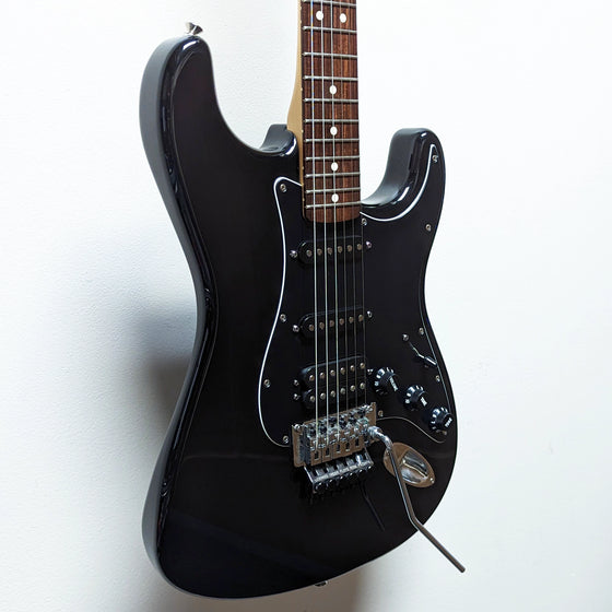 Fender Deluxe Stratocaster Floyd Rose Electric Guitar Black 2001 w/Gig Bag