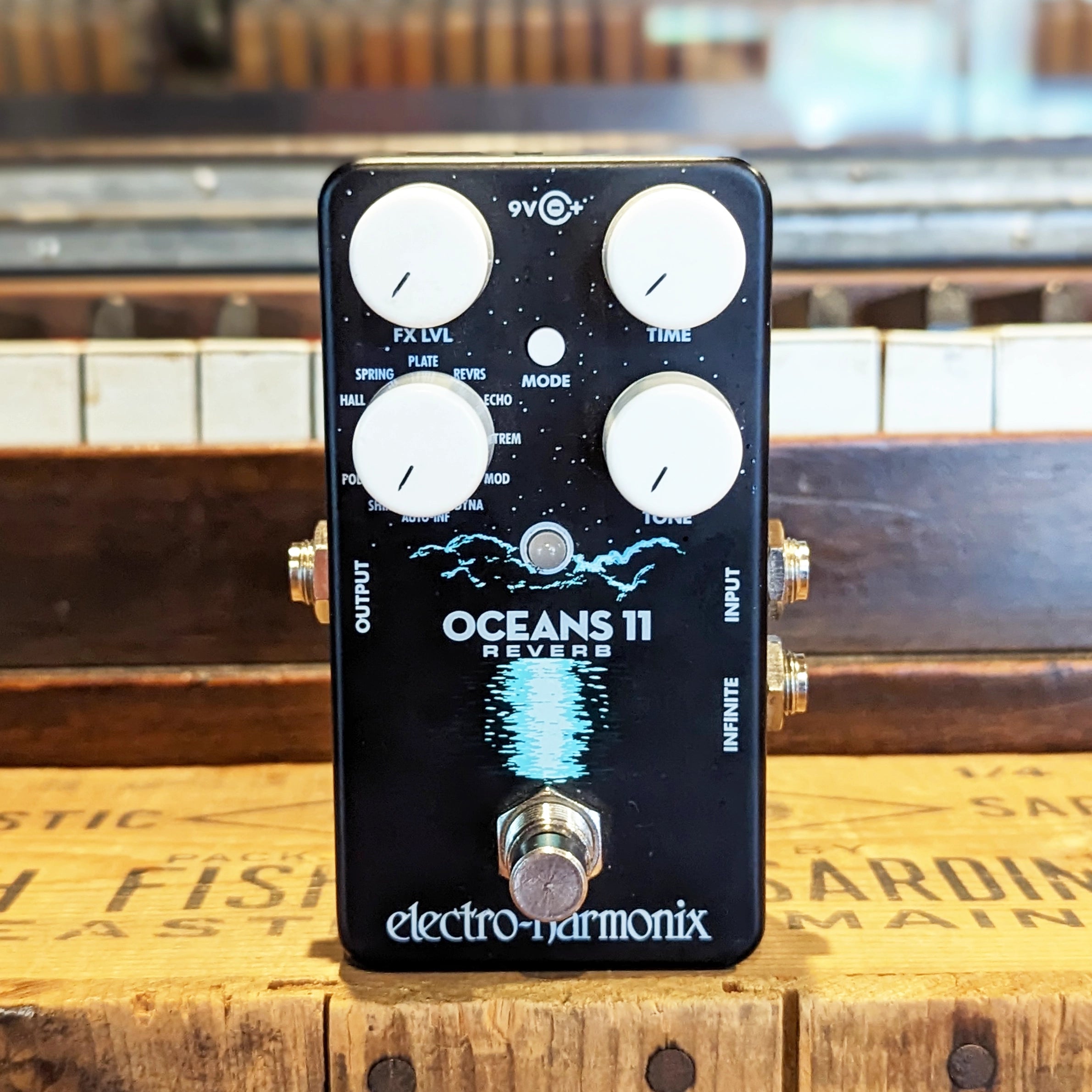 Electro-Harmonix Oceans 11 Reverb Pedal